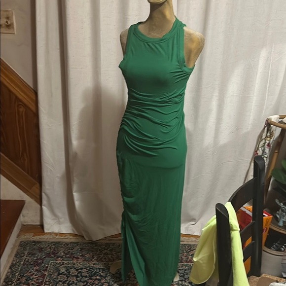 Elegant Green Sleeveless Maxi Dress - Picture 2 of 11